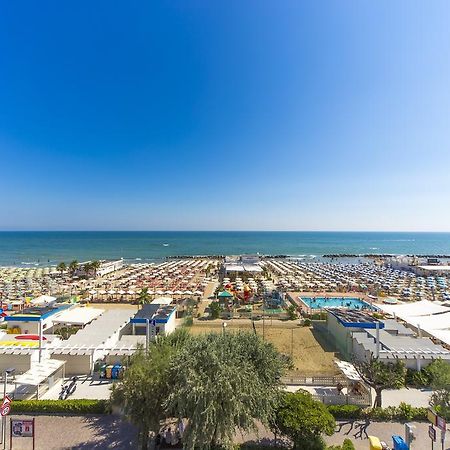 Hotel Touring Misano Adriatico Esterno foto