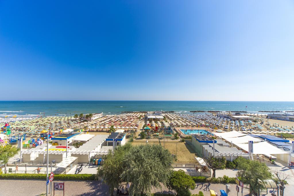 Hotel Touring Misano Adriatico Esterno foto