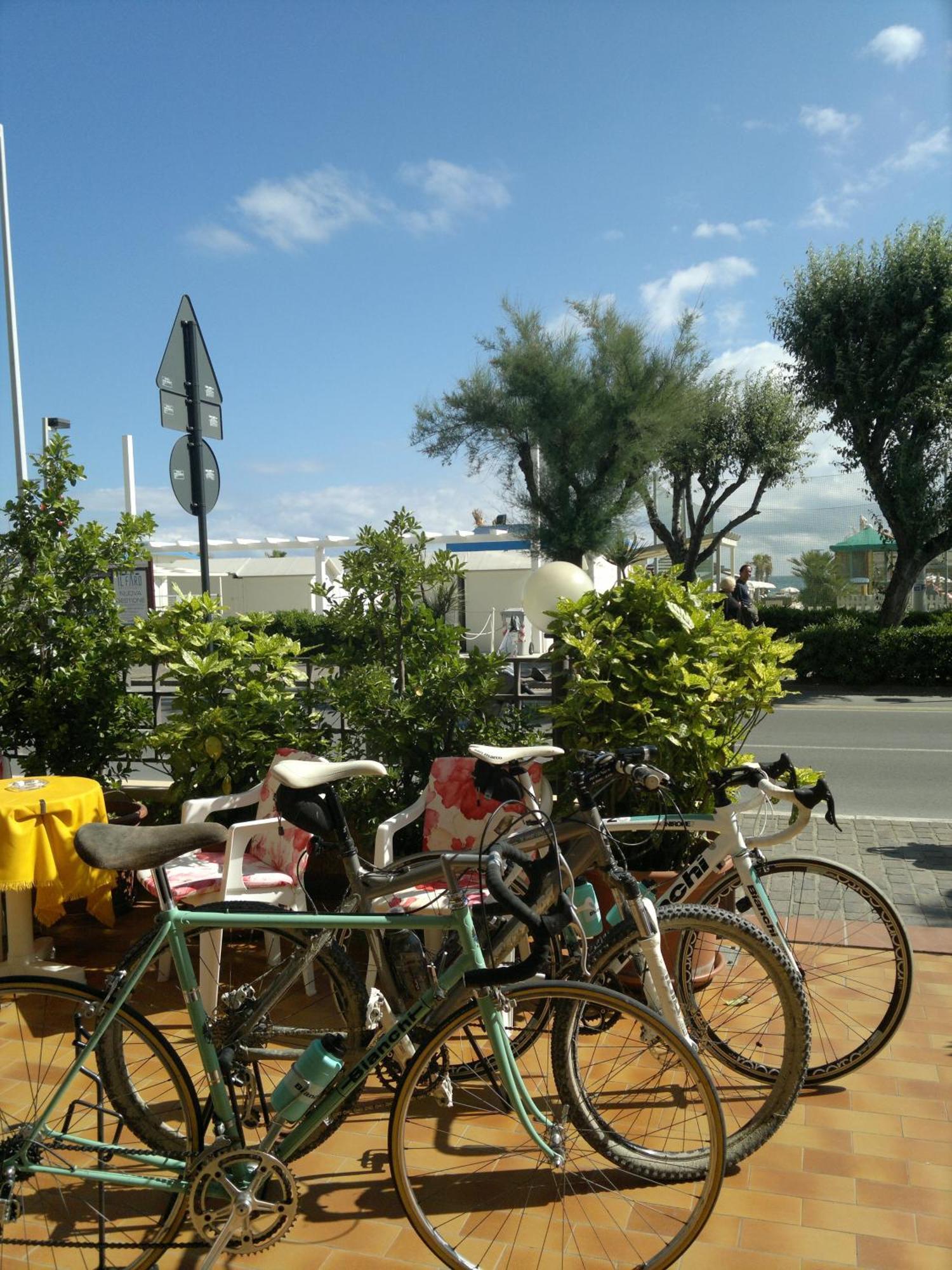 Hotel Touring Misano Adriatico Esterno foto