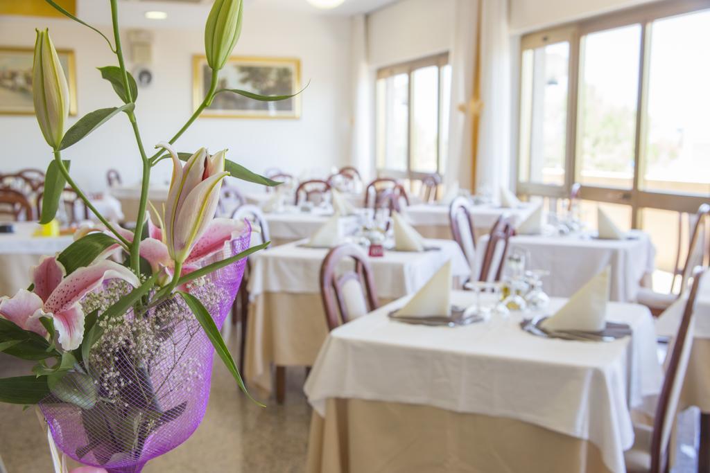 Hotel Touring Misano Adriatico Esterno foto