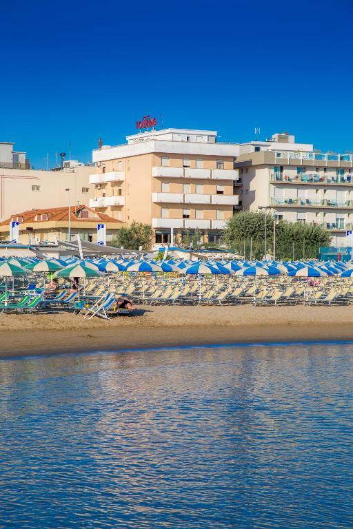 Hotel Touring Misano Adriatico Esterno foto