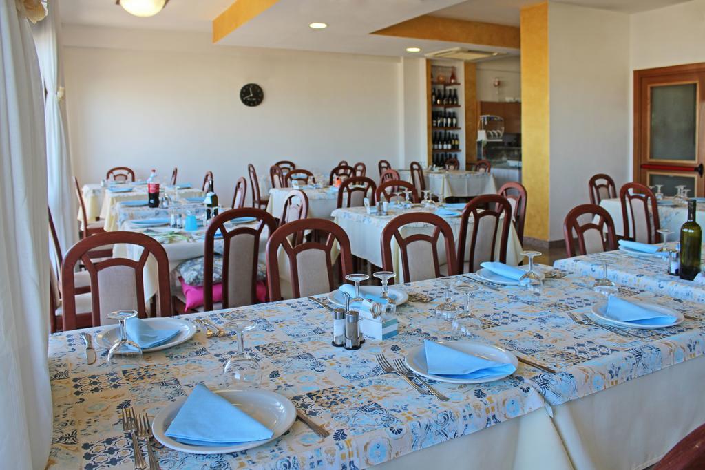 Hotel Touring Misano Adriatico Esterno foto