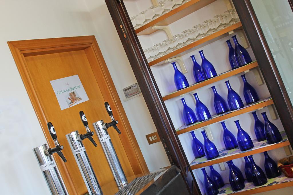 Hotel Touring Misano Adriatico Esterno foto