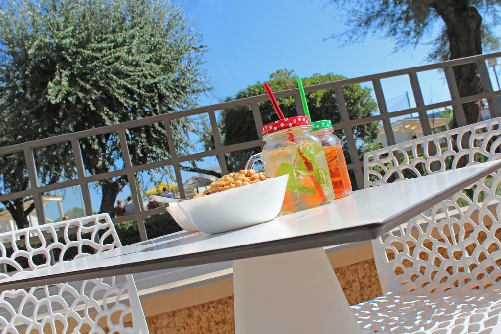 Hotel Touring Misano Adriatico Esterno foto