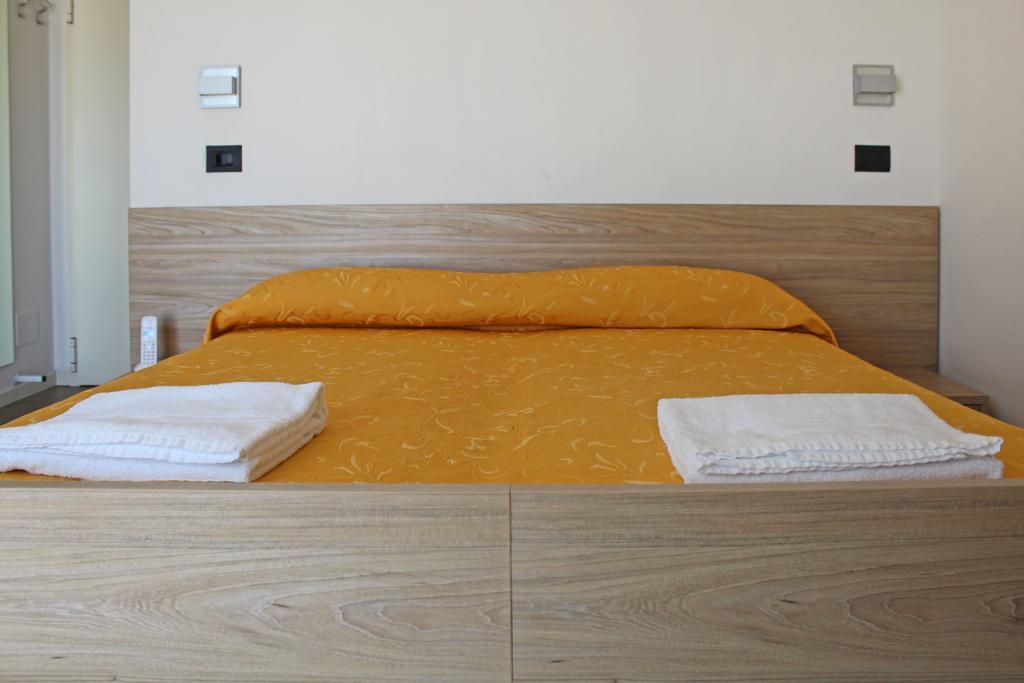 Hotel Touring Misano Adriatico Esterno foto