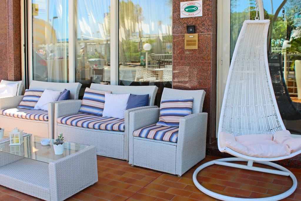 Hotel Touring Misano Adriatico Esterno foto